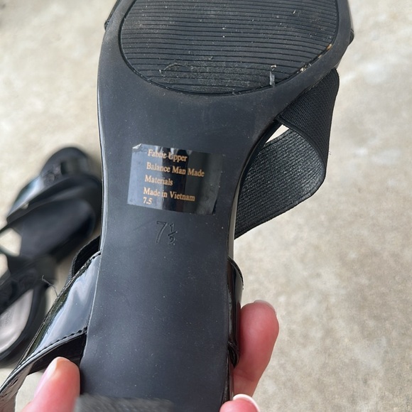 Coach and Four black heels size 7.5 women’s - Picture 5 of 5